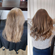 Diese raffinierte Balayage vereint Eleganz und Natürlichkeit auf perfekte Weise. Die sanft fließenden Übergänge von dunklerem zu hellem Blond verleihen dem Haar Tiefe und Dimension. Diese Balayage strahlt subtile Eleganz aus und verleiht dem Look eine unaufdringliche Raffinesse. Die sorgfältig platzierten Highlights und die geschmeidigen Farbübergänge schaffen eine harmonische Balance, die die natürliche Schönheit der Haare hervorhebt.