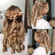 Mit diesem bezaubernden blonden Haar haben wir eine faszinierende Hochsteckfrisur im Boho-Style geschaffen. Die bezaubernden Wellen verleihen eine romantische Ausstrahlung und ein natürliches Volumen. Diese Hochsteckfrisur ist ein Meisterwerk, das klassische Eleganz mit moderner Kreativität verbindet. Jedes Detail wurde mit Präzision gestaltet, um das Haar in seiner besten Form zu präsentieren. Perfekt für besondere Anlässe, wie Hochzeiten oder glamouröse Abende, hält diese Frisur den ganzen Tag über.