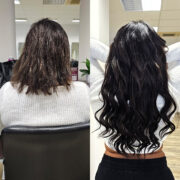Für diese Haarverlängerung wurden Tape Extensions verwendet, um die Haarlänge und -dichte beeindruckend zu erweitern. Das Ergebnis ist einfach atemberaubend: luxuriöses, voluminöses Haar, das sich nahtlos in die natürliche Haarpracht einfügt. Die Extensions sorgen für ein sofortiges Upgrade und verleihen dem Look eine beeindruckende Fülle und Länge.