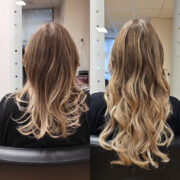 In kürzester Zeit zu traumhaft langem Haar! Mit hochwertigen Extensions vom Marktführer Hairtalk haben wir aus etwas längerem, schulterlangem blondem Haar eine voluminöse Mähne gezaubert, die jetzt weit über die Mitte des Rückens reicht. Die Haarverlängerung verleiht sofort mehr Länge, Fülle und einen natürliche Schönheit – für einen beeindruckenden neuen Look. Erleben Sie selbst, wie schnell und einfach eine atemberaubende Veränderung möglich ist.